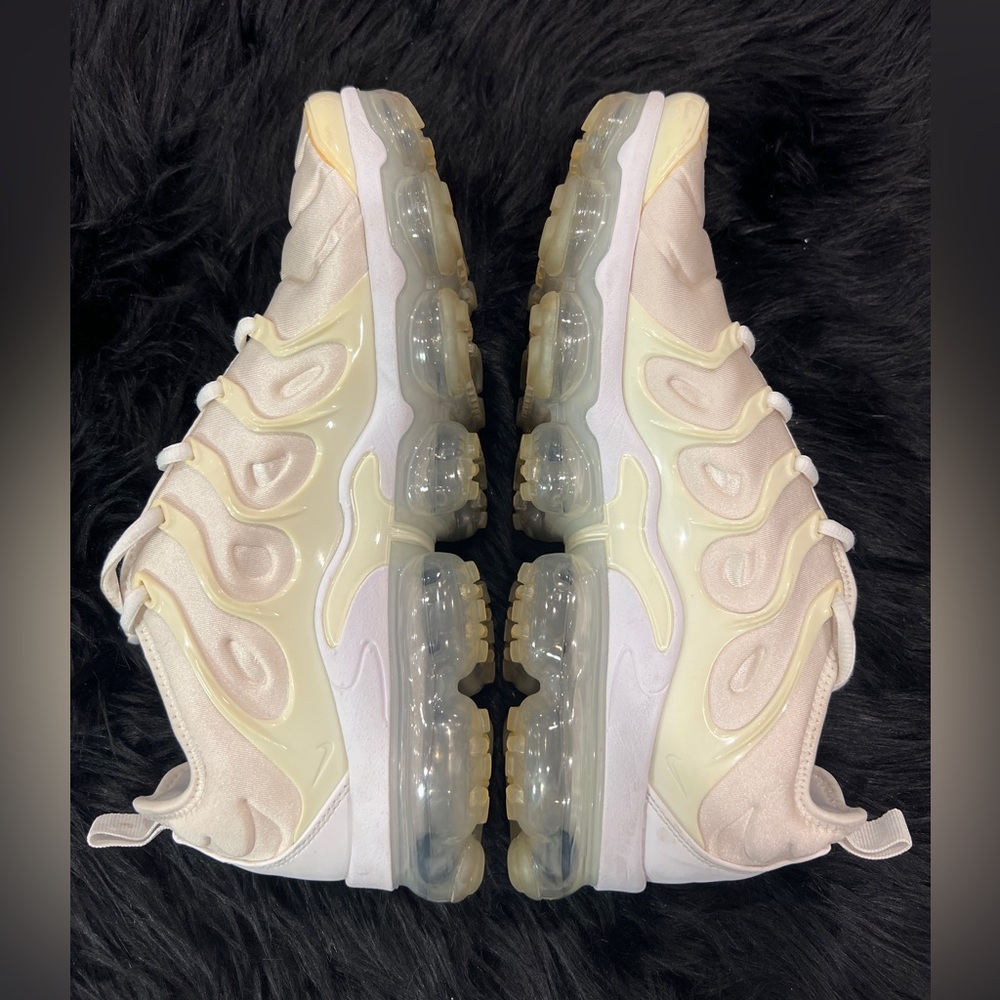 NIKE AIR VAPORMAX PLUS | Triple White | Size 11M - Picture 4 of 9